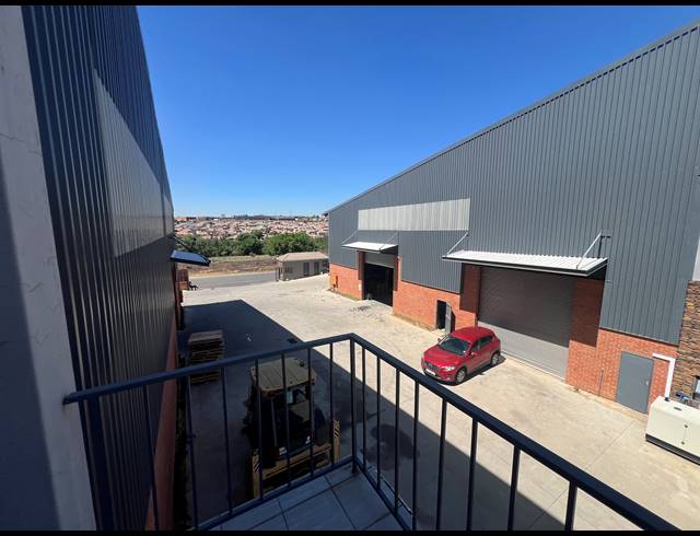 677M² WAREHOUSE TO LET IN COSMO BUSINESS PARK